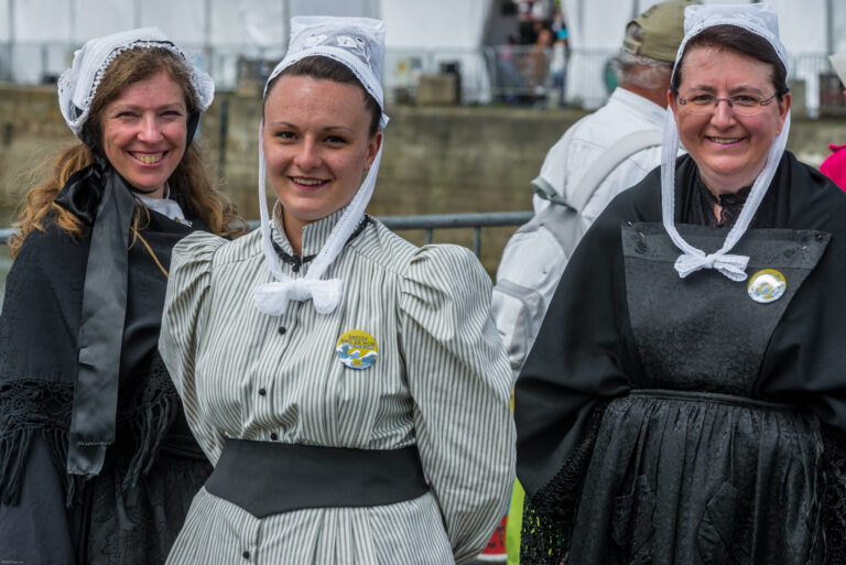 Femmes en costumes traditionnels