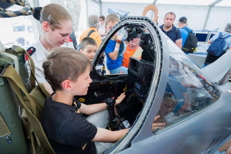 Simulateur de Super-Etendard mis à la disposition du public, Brest le 14 juillet 2016. Brest organise les fêtes maritime de Brest 2016 du 13 au 19 juillet 2016 avec la participation de la Marine Nationale.